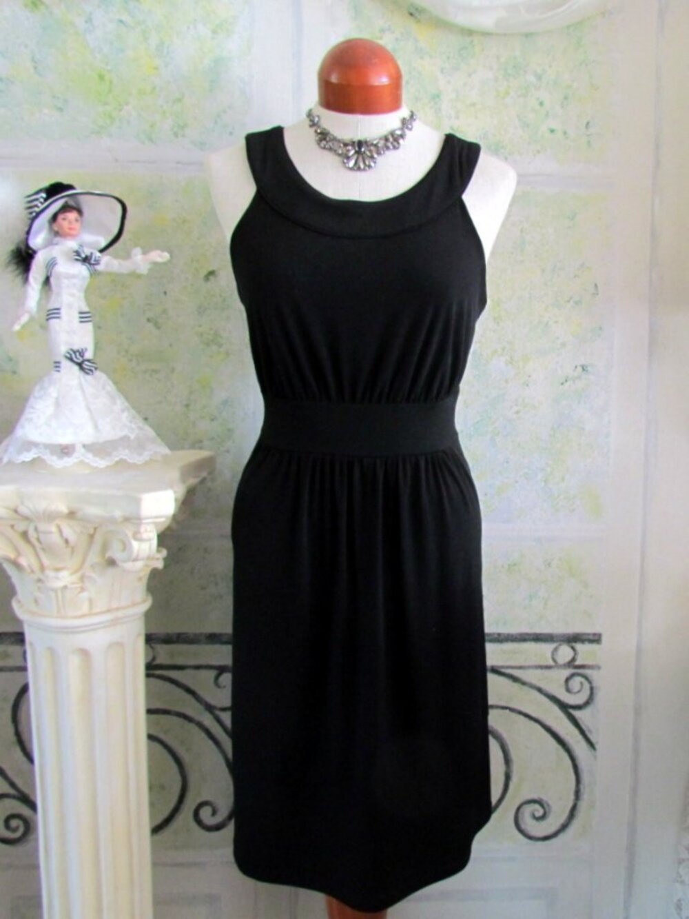 LITTLE BLACK DRESS, M, AUDREY STYLE, WHITE HOUSE BLACK MARKET SLEEVELESS, CLASSY